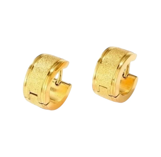LILY HUGGIE EARRINGS - 18K GOLD PLATED