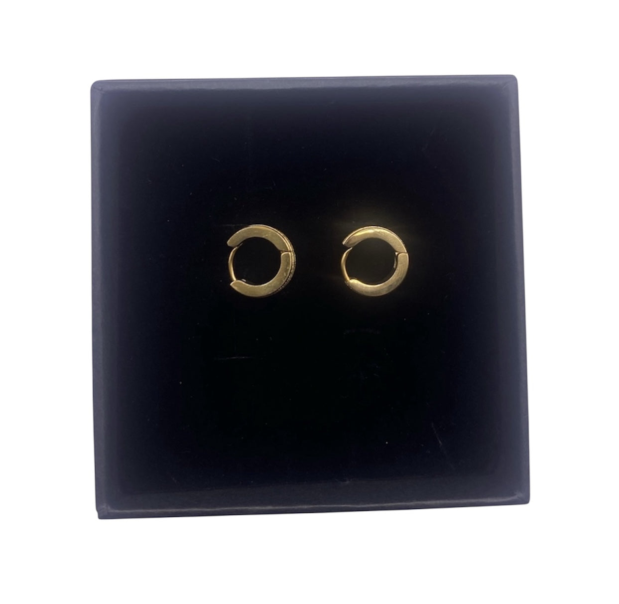 LILY HUGGIE EARRINGS - 18K GOLD PLATED