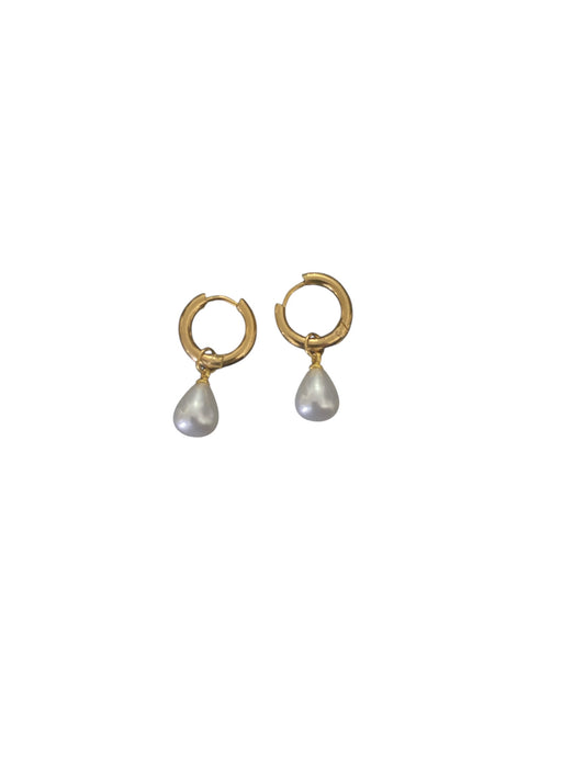POLLIE PEARL HOOP EARRINGS - 18K GOLD PLATED
